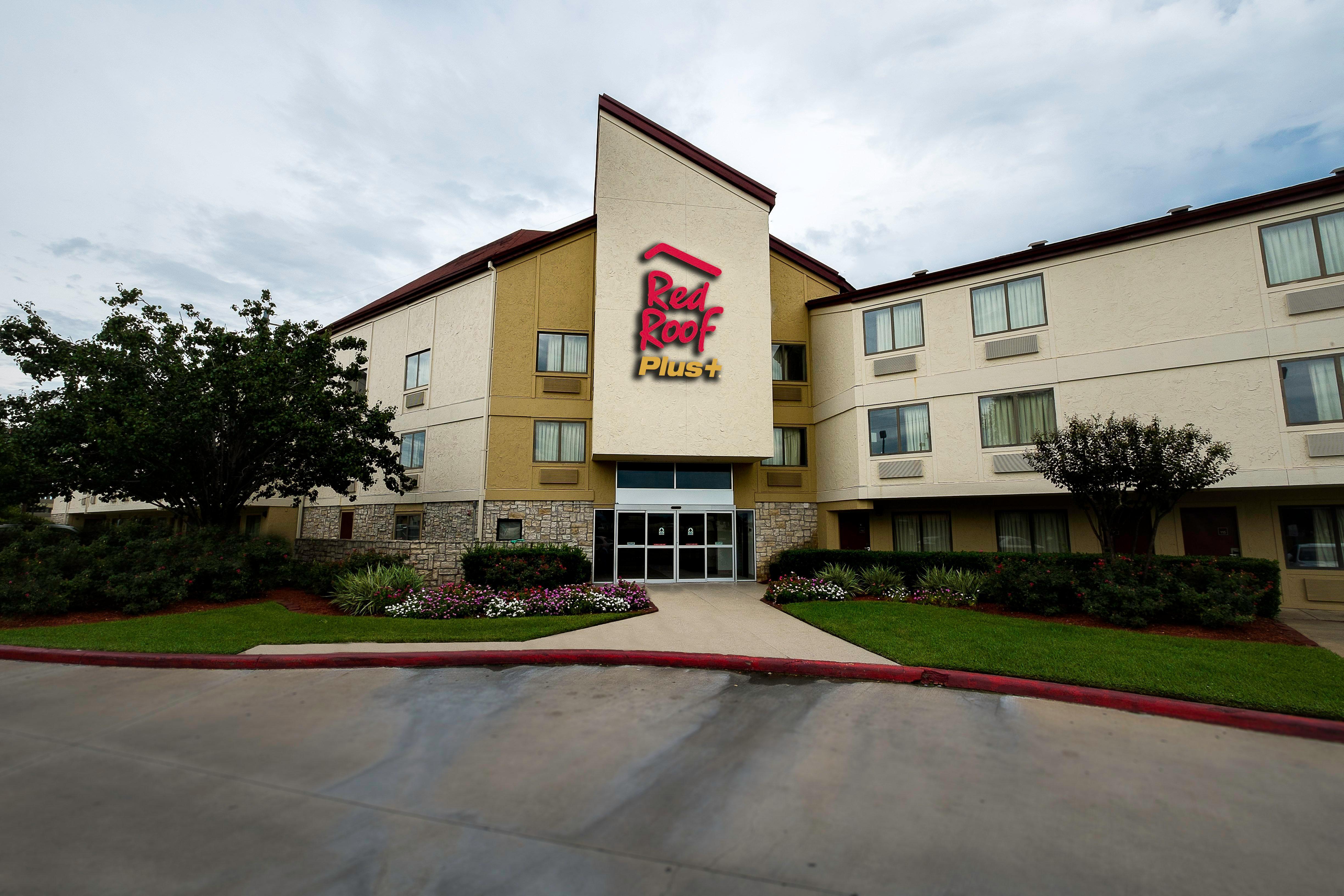Red Roof Inn Plus+ Houston - Energy Corridor Bagian luar foto