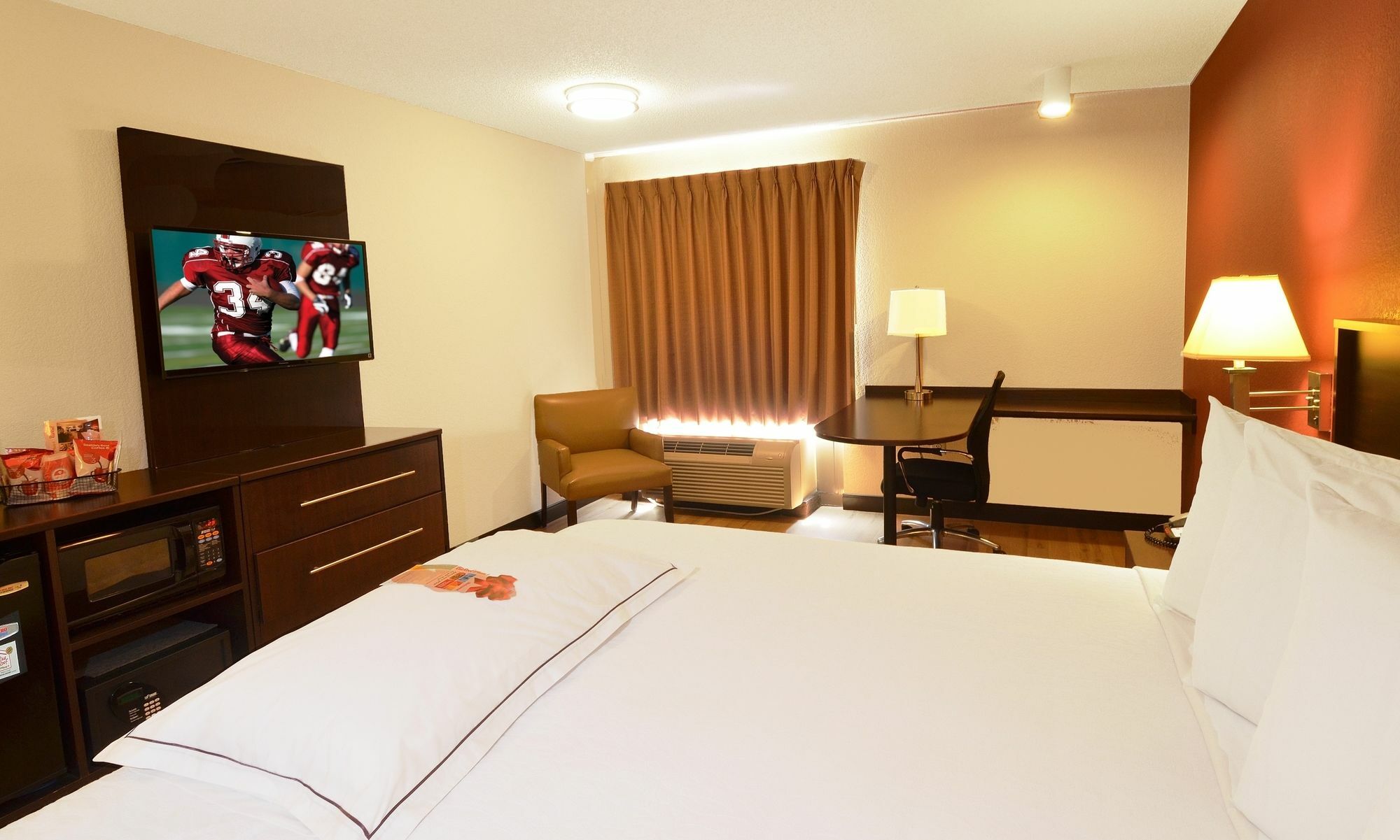 Red Roof Inn Plus+ Houston - Energy Corridor Bagian luar foto